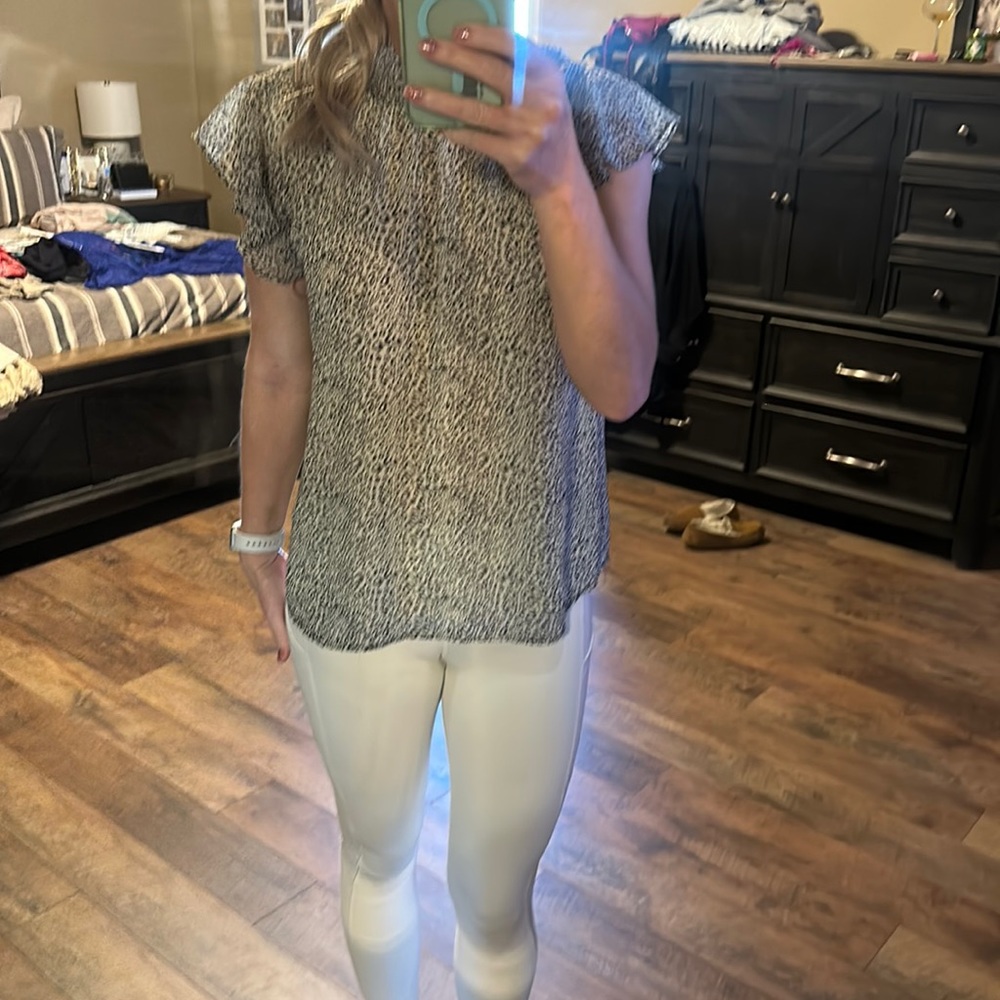 Cute ruffle sleeve leopard top